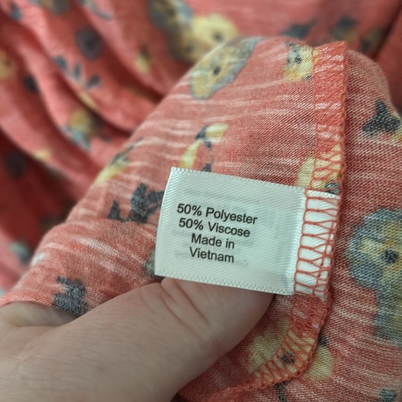 Women’s Plus Size Lane Bryant Floral Top, 18/20 2X Coral Leightweight - Picture 5 of 7